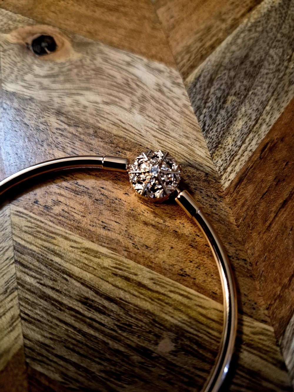 Pandora Rose Gold Sparkling Snowflake Clasp Bangle